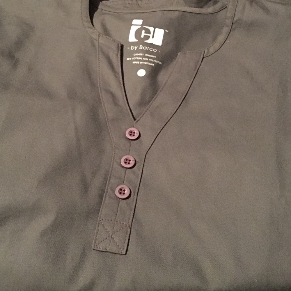 Women’s (S) scrub top